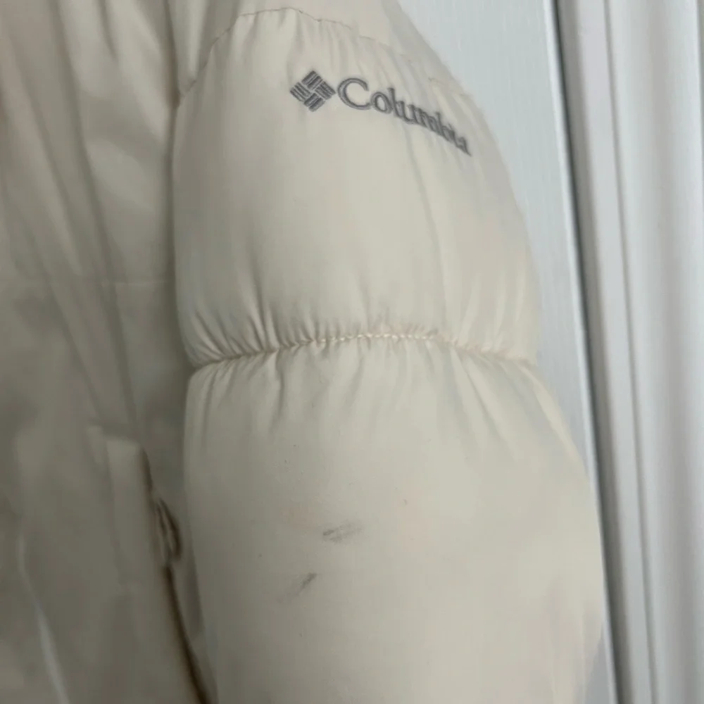 Columbia Cream Cropped Puffer Jacket - Picture 9 of 10